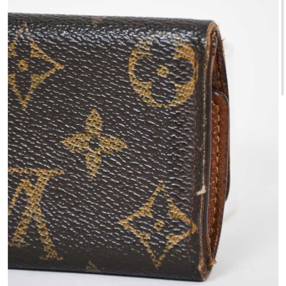 Louis Vuitton Monogram 6 Key Holder - Picture 8 of 15